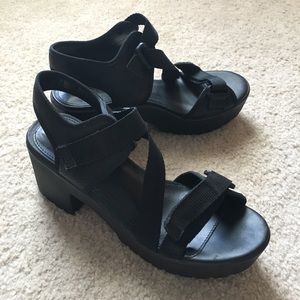 [FINAL PRICE] Black Chunky Platform Sandals